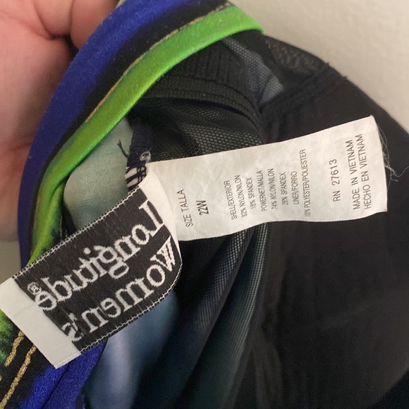 - Swim suit - Picture 4 of 6